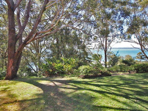 1 'Fiddlers Green' 62 Magnus Street - Ground Floor Unit Close To CBD - Schoolies Week Accommodation 1