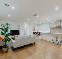 118 Refreshing 3BR Werribee Family House - Schoolies Week Accommodation