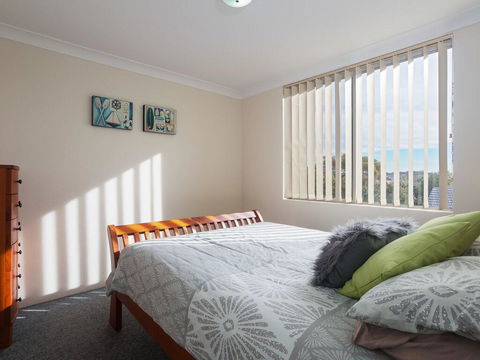 12 'Thurlow Lodge', 6 Thurlow Avenue - Water Views, Pool And Central Location - Schoolies Week Accommodation 3