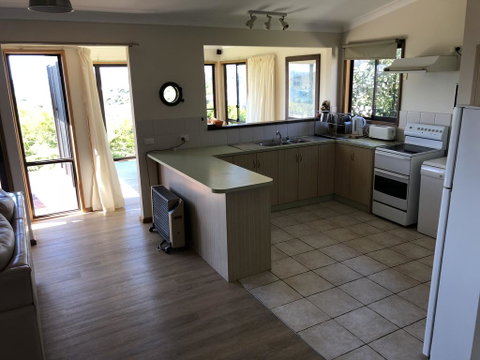 121 Montague Avenue, Kianga - Schoolies Week Accommodation 3