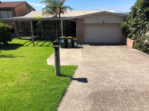 121 Montague Avenue, Kianga - Schoolies Week Accommodation 0