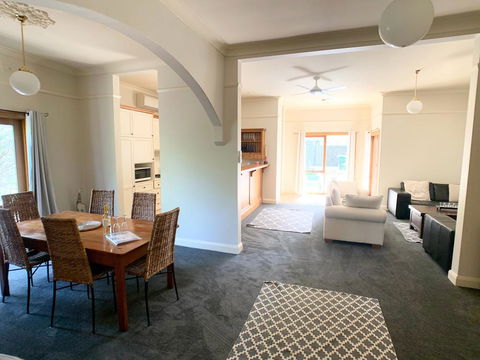 123 Hill St, Heart Of Orange, Double Brick - Schoolies Week Accommodation 1