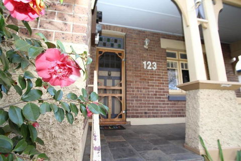 123 Hill St, Heart Of Orange, Double Brick - Schoolies Week Accommodation 0