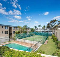 14 'THE DUNES' 38 MARINE DR - LARGE UNIT WITH POOL TENNIS COURT AND DIRECTLY ACROSS FROM FINGAL - Schoolies Week Accommodation