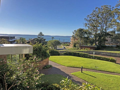 15 'The Commodore' 9-11 Donald Street - Great Unit Only A Short Walk To CBD - Schoolies Week Accommodation 0