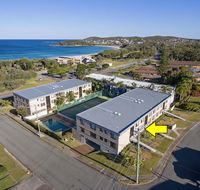 2 'The Dunes' 38 Marine Drive - pool tennis court and so close to the beach - Schoolies Week Accommodation