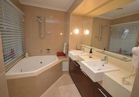 2 BDR/Apt/Foxtel/WiFi/Pool/parking/Spa/Hervey Bay - Schoolies Week Accommodation 2