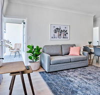 2 Bedroom Apt with Balcony  Air Con in Plympton - Schoolies Week Accommodation