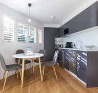 2 BEDROOM BRAND NEW APT // MOMENTS FROM RNSH - Schoolies Week Accommodation