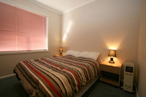 2 Munyang Street, Jindabyne - Schoolies Week Accommodation 3