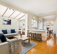 2-Bed House With Patio Near Bars and Restaurants - Schoolies Week Accommodation