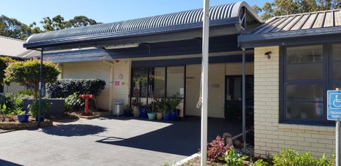 CATALINA Lake-front RETREAT - Schoolies Week Accommodation 0