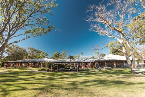 CATALINA Lake-front RETREAT - Schoolies Week Accommodation 1