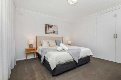 Charming 3BR Home In Bendigo - Schoolies Week Accommodation 1