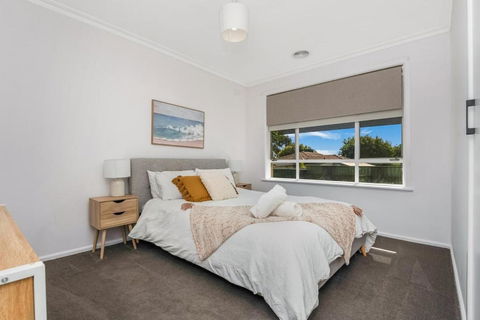 Charming 3BR Home In Bendigo - Schoolies Week Accommodation 3