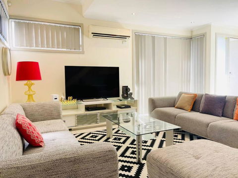 D104 Winston Fresh Fantastic - Schoolies Week Accommodation 0