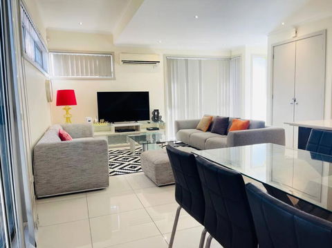 D104 Winston Fresh Fantastic - Schoolies Week Accommodation 1