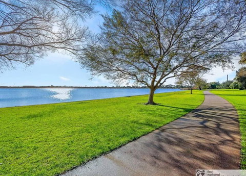 D132 Well Keep Secret Lake Home - Schoolies Week Accommodation 0
