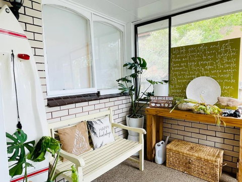D132 Well Keep Secret Lake Home - Schoolies Week Accommodation 1
