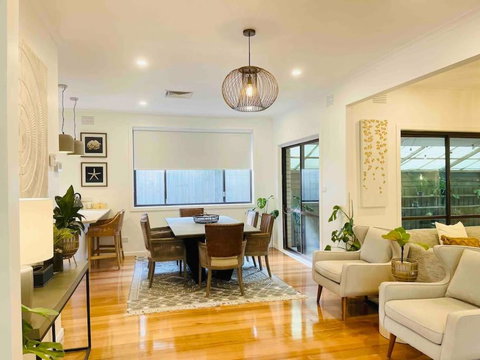D132 Well Keep Secret Lake Home - Schoolies Week Accommodation 2