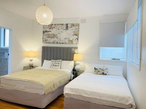 D132 Well Keep Secret Lake Home - Schoolies Week Accommodation 4