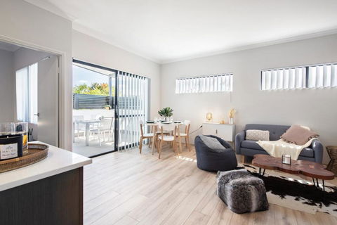 Cozy Lovely 2bdrm Walk To River - Schoolies Week Accommodation 1