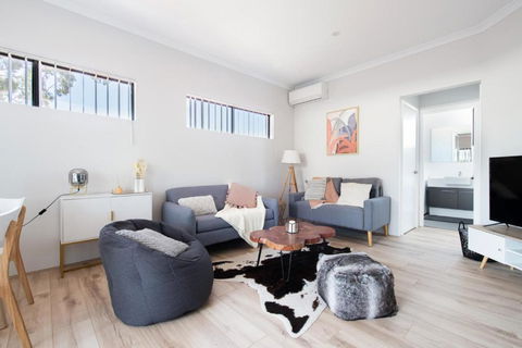 Cozy Lovely 2bdrm Walk To River - Schoolies Week Accommodation 3