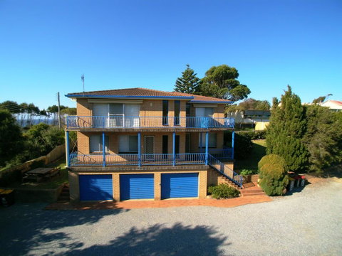 3 Bay Lane - Schoolies Week Accommodation 0