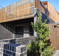 3-Bed House With Rooftop and Parking Near Yarra Park - Schoolies Week Accommodation