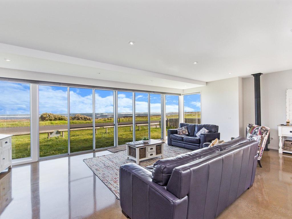 Weering VIC Schoolies Week Accommodation