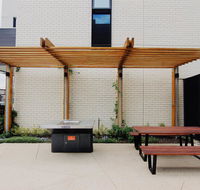 4 free paking 4Bed3Bath Deluxe townhouse - Schoolies Week Accommodation
