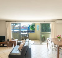 4/4 On First - Schoolies Week Accommodation