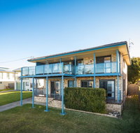 45 Hillside Cres Beach House - Schoolies Week Accommodation