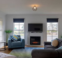 5 Bedroom Close to Beach and Moorpanyal Park - Schoolies Week Accommodation