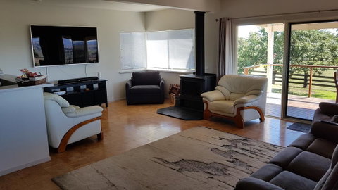 505 CONROD STRAIGHT MOUNT PANORAMA - Schoolies Week Accommodation 3