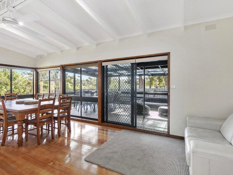 62 BINGLEY PARADE RIVERSEA HOUSE - Schoolies Week Accommodation 1