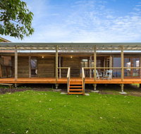 98 Ocean Parade - Rustic Log Cabin - Schoolies Week Accommodation