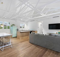 A PERFECT STAY - Sunset Beach - Summer Breeze - Schoolies Week Accommodation