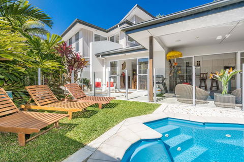 A SWEET ESCAPE - Serenity On Sallywattle - Schoolies Week Accommodation 0