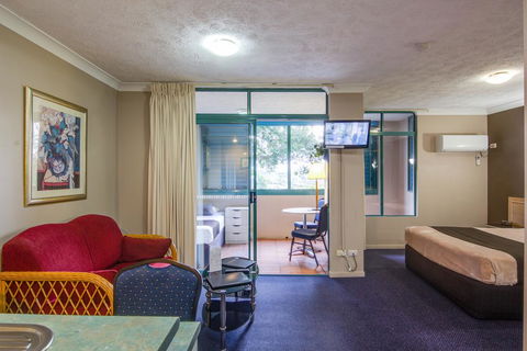 AAA Airport Albion Manor Apartments And Motel - Schoolies Week Accommodation 3