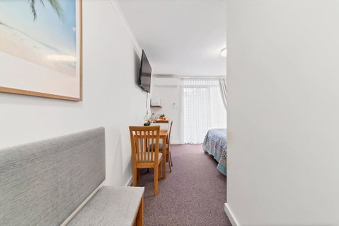 Abby's Poolside Retreat 1 - Schoolies Week Accommodation 1