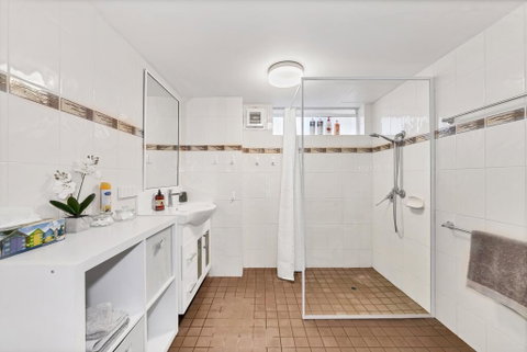 Abby's Poolside Retreat 1 - Schoolies Week Accommodation 3