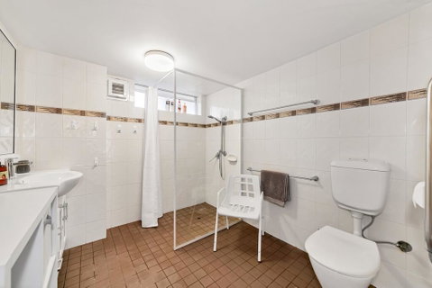 Abby's Poolside Retreat 1 - Schoolies Week Accommodation 2