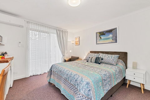 Abby's Poolside Retreat 1 - Schoolies Week Accommodation 0