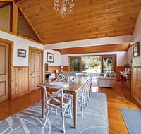 Abrahams On Bank - Schoolies Week Accommodation