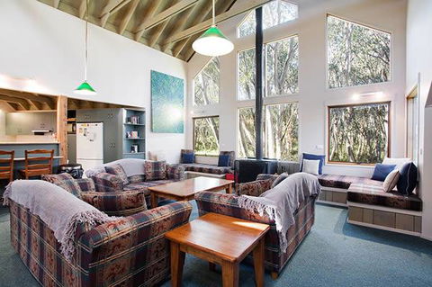 Absinthe - Schoolies Week Accommodation 2