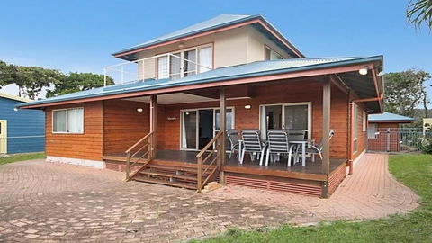 Absolute Beachfront At Hastings - Schoolies Week Accommodation 2