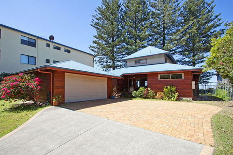 Absolute Beachfront At Hastings - Schoolies Week Accommodation 1