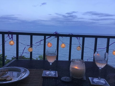 Absolute Beachfront With Million Dollar Views - Schoolies Week Accommodation 1