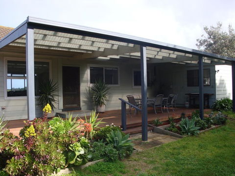 Absolute Waterfront - Schoolies Week Accommodation 0